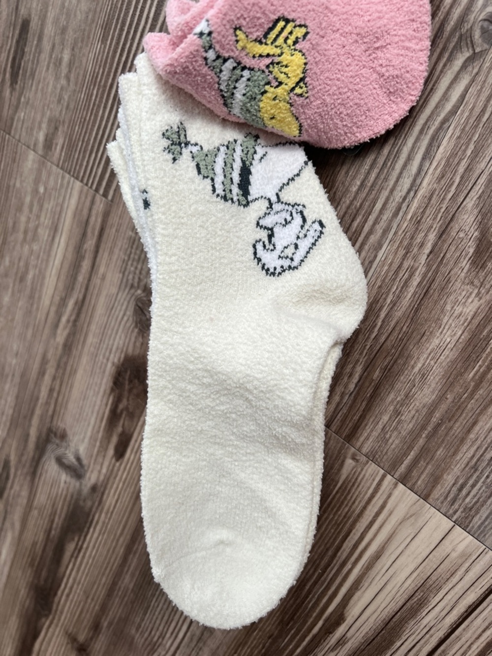 Peanuts Snoopy Chenille Quarter Crew Socks 4 Pairs Shoe Size 5-8 - Picture 7 of 9